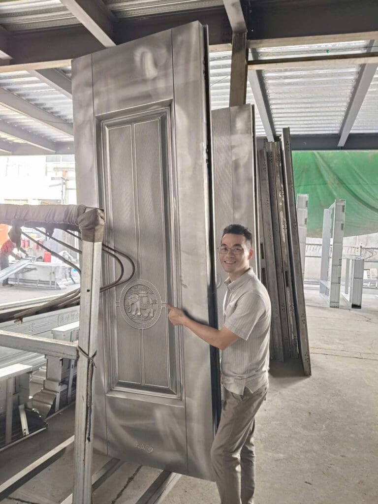 Cửa thép hợp kim titan tây đô